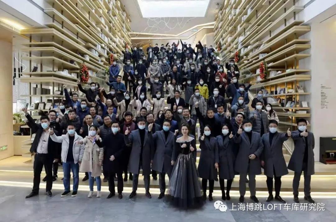 陕西全国一百多人在华侨城汉口道6号参观研讨LOFT专利车库技术！